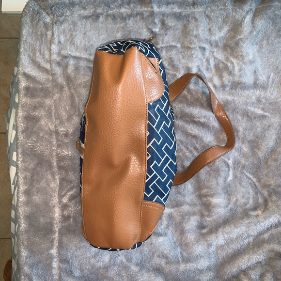TOMMY HILFIGER hand bag👜 - Picture 3 of 7